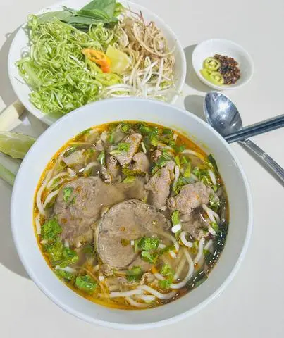 Hình ảnh Bún Bò Tái - Bắp