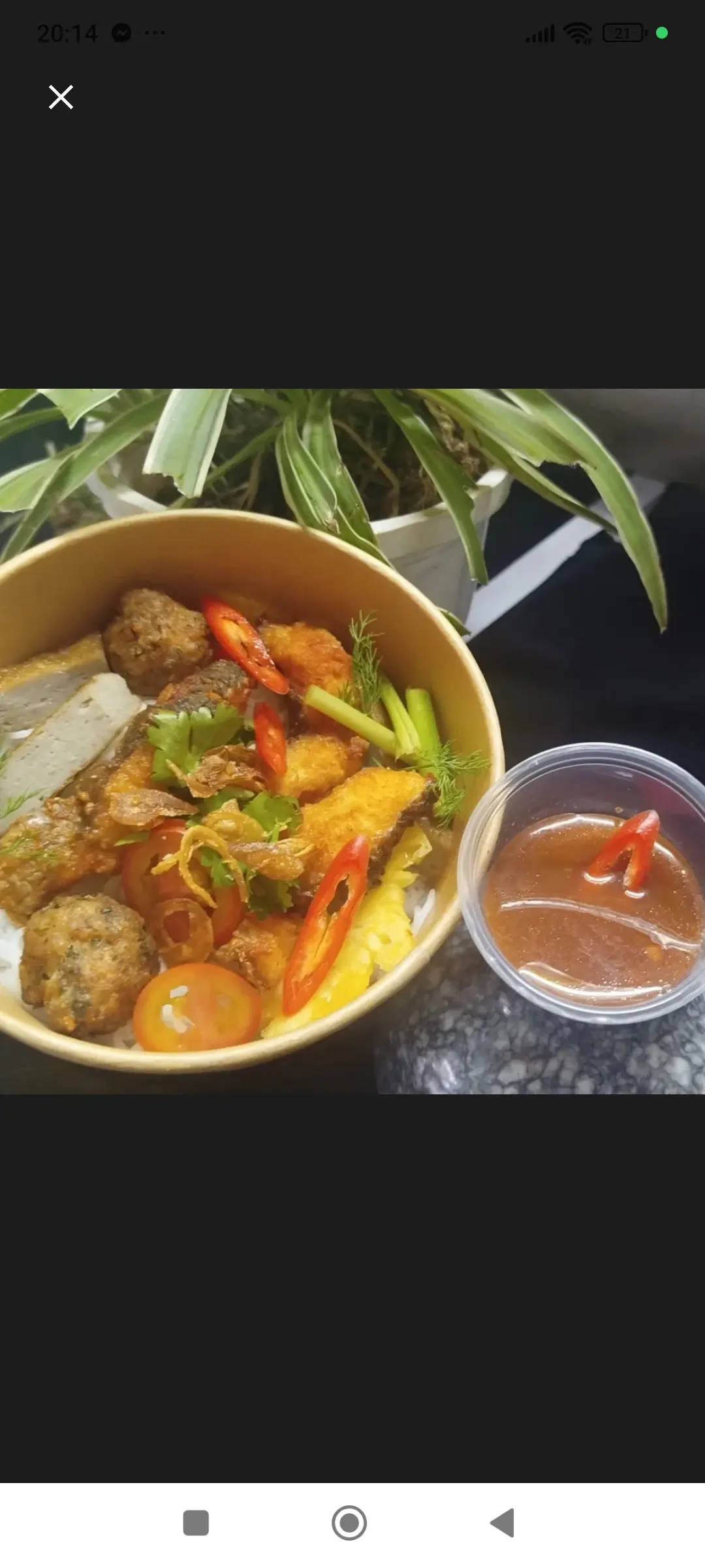 Hình ảnh Bún cá chiên giòn chấm sốt me 