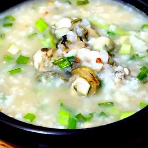 Hình ảnh Nồi cháo hàu