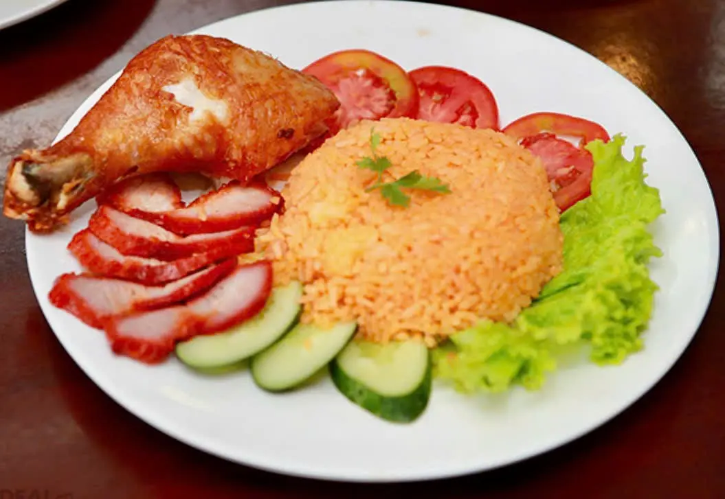 Hình ảnh  CƠM GÀ ĐẶC BIỆT + MÌ TRỘN XÁ XÍU