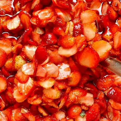 Hình ảnh Dâu tươi thêm