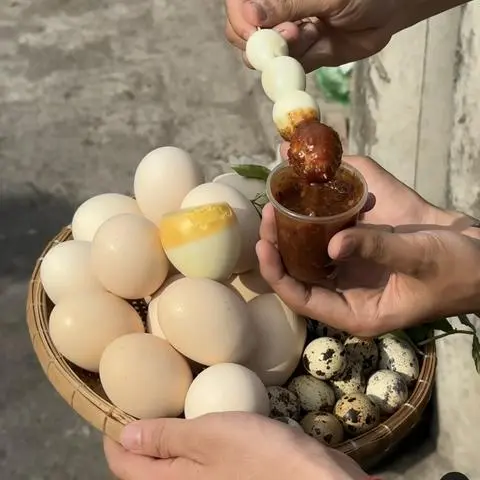 Hình ảnh Trứng Chấm Sốt Mỡ Hành Tỏi (Không Bánh Tráng)