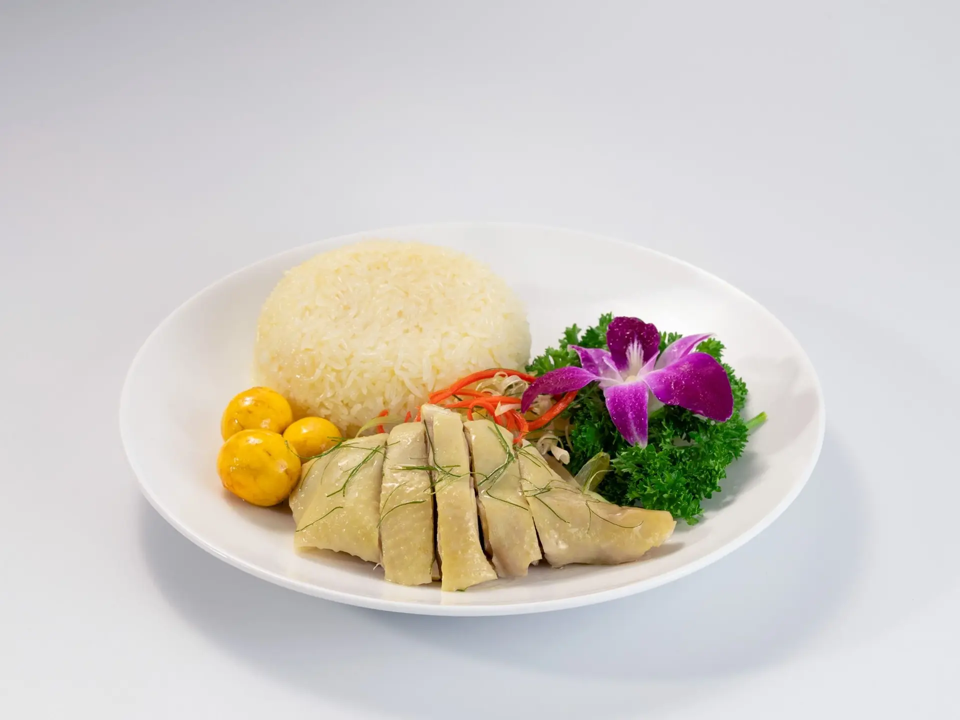 Hình ảnh cơm gà chặt + lòng trứng