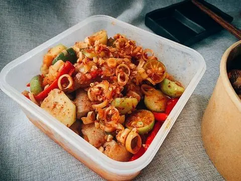Hình ảnh 1 CHÂN GÀ SỐT THÁI & 1 BẠCH TUỘC SỐT THÁI