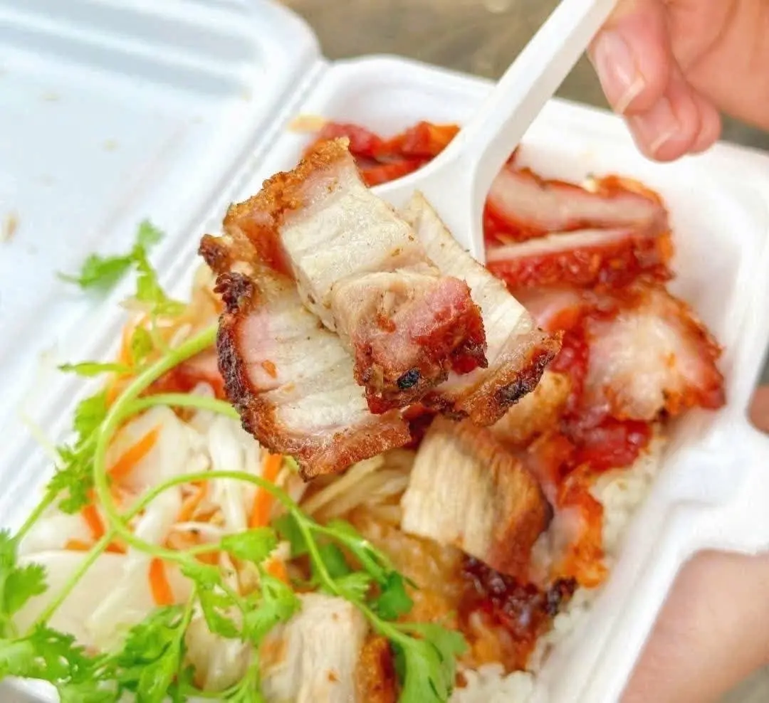 Hình ảnh Xôi Heo Quay Sốt Ngũ Vị