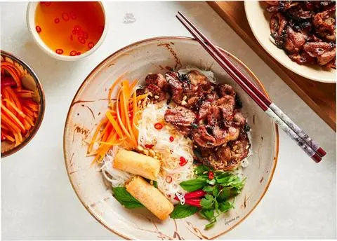 Hình ảnh Bún thịt nướng chả giò