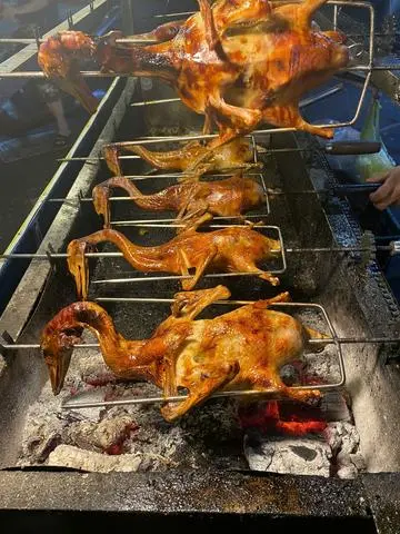 Hình ảnh vịt đồng quay lá mắc mật 