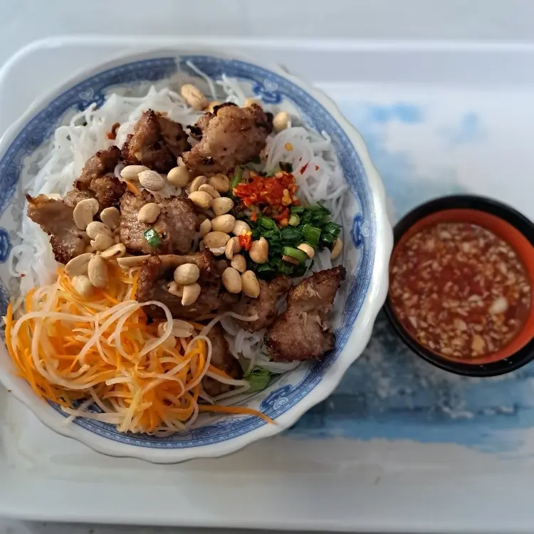 Hình ảnh Bún  thịt nướng 