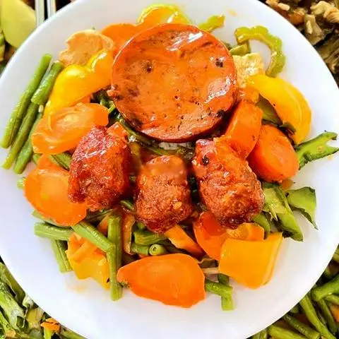 Hình ảnh Cơm chả nấm + 2 sườn dừa
