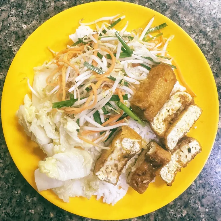 Hình ảnh Cơm rau xào đậu hũ chiên