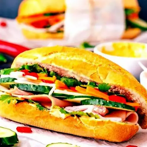 Hình ảnh Bánh mì thịt nguội size nhỏ