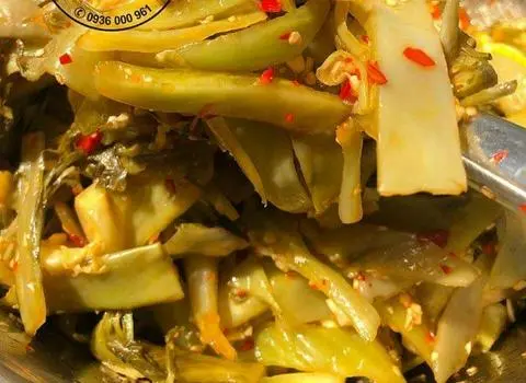 Hình ảnh Cải chua ngâm tỏi ớt