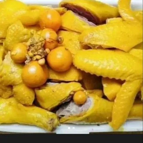 Hình ảnh Gà Ủ Muối Hòa Tiêu Nguyên Con Ôm Trứng(ko đầu)- có nước chấm + rau dưa