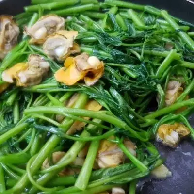 Hình ảnh sò sữa xào rau muống 