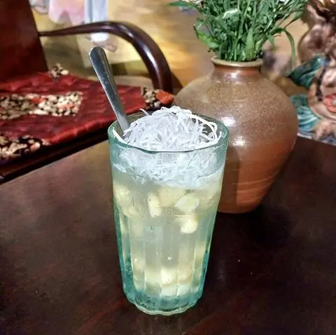 Hình ảnh Chè hạt sen dừa tươi