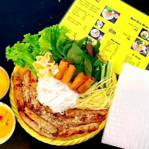 Hình ảnh Nem nướng bún bánh tráng lớn
