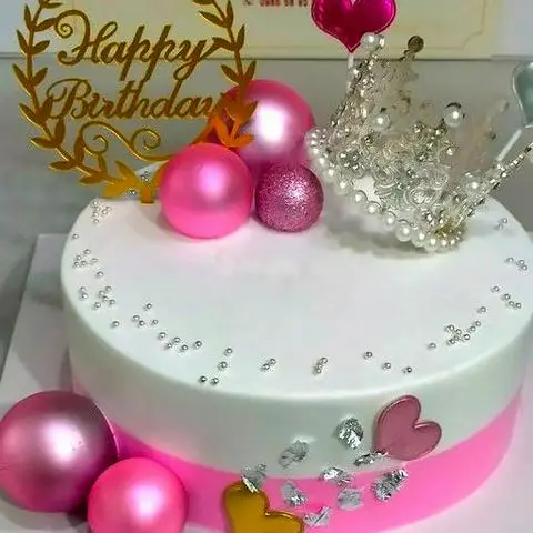 Hình ảnh Bánh kem vương miện