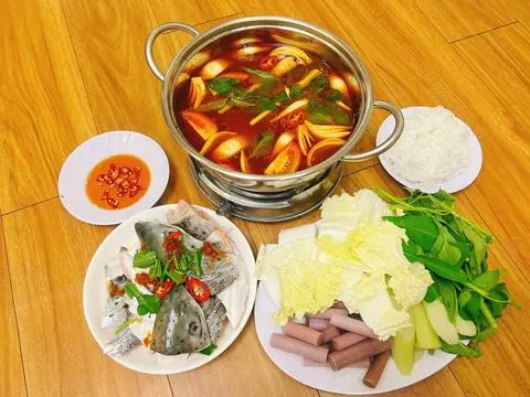 Hình ảnh Lẩu Đầu Cá Hồi Lớn (2-3 người ăn )