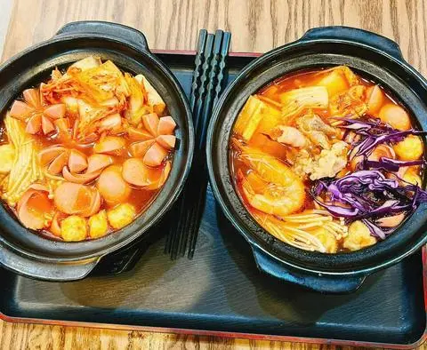 Hình ảnh mỳ cay xúc xích 