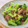 Hình ảnh Cơm bò xào bông cải