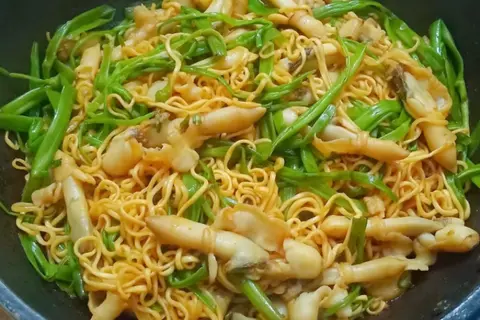 Hình ảnh ốc móng tay xào mì 