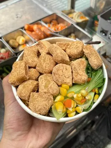 Hình ảnh mì trộn gà viên chiên ( 6 viên gà to)