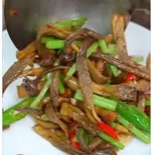 Hình ảnh Nấm Lộc Nhung Xào Hủ Tiếu + Hải Sản 