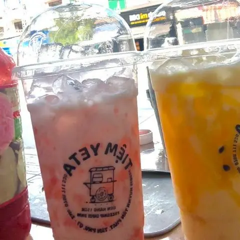 Hình ảnh Sữa chua lắc dâu