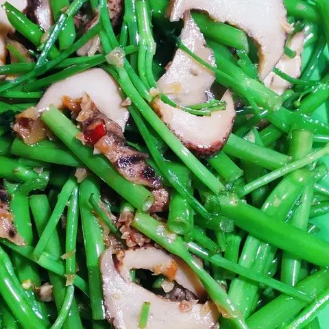 Hình ảnh khế cắt lác xào rau muống 