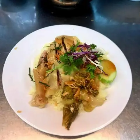 Hình ảnh Cơm gà chặt