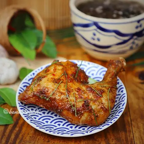 Hình ảnh Cơm đùi gà góc tư nướng