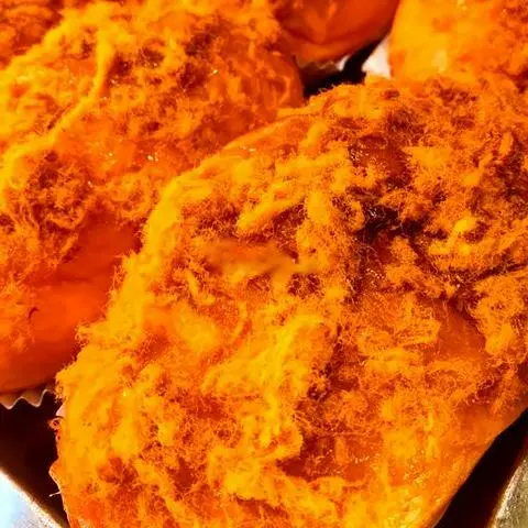Hình ảnh Bánh mì chà bông gà cay