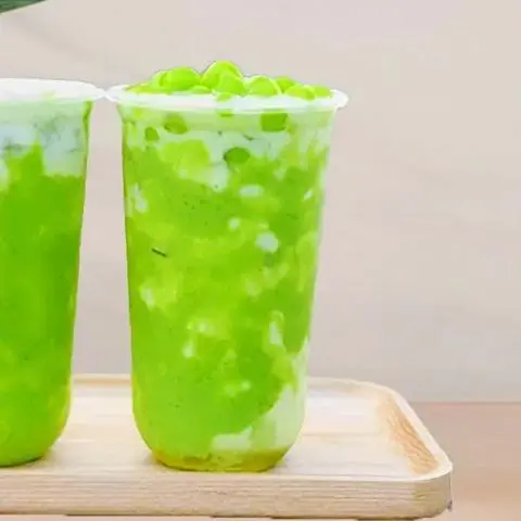 Hình ảnh Trà Sữa Sốt Cốm, Dừa Sợi Phú Sĩ, Hạt Thủy Tinh Phúc Bồn Tử, Việt Quất (700ml)