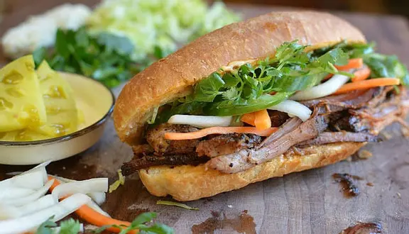 Hình ảnh Bánh Mì Trứng Xúc Xích