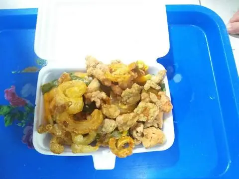 Hình ảnh  bánh tráng cuốn thập cẩm  ( da gà + da heo + tóp mỡ )