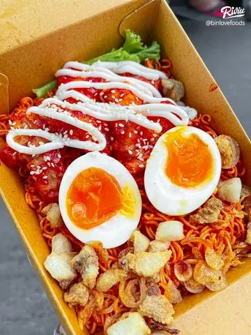 Hình ảnh Mì trộn ốp la gà viên 