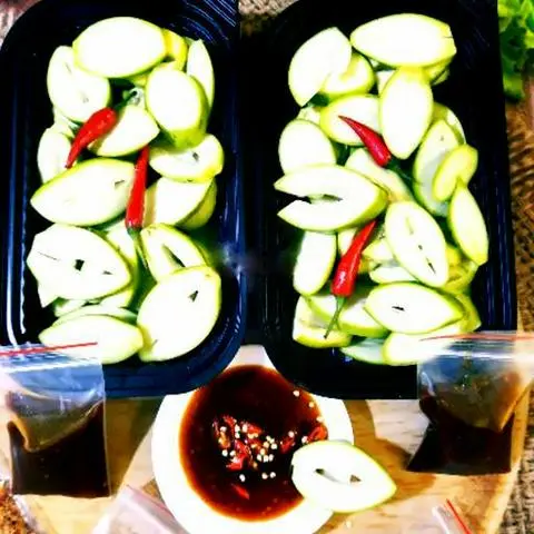 Hình ảnh Xoài non chấm mắm ruốc size khổng lồ