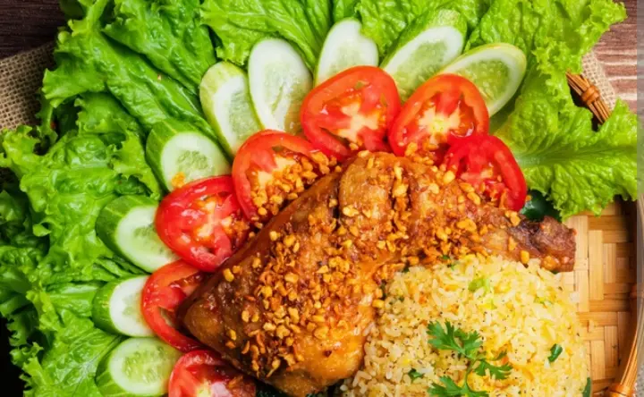 Hình ảnh cơm chiên  má đùi sốt me 