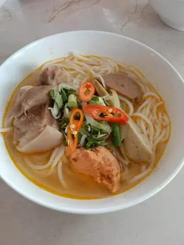 Hình ảnh Bún bò giò heo chả