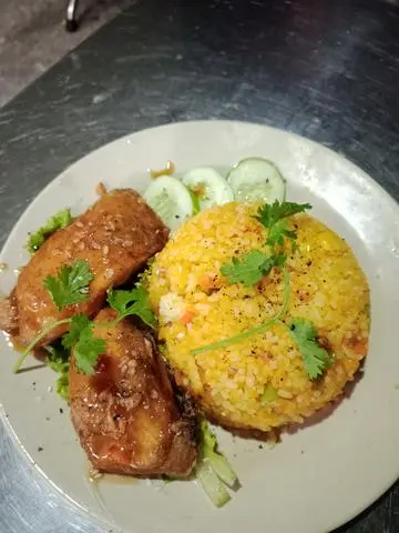 Hình ảnh Cơm gà sốt chua ngọt
