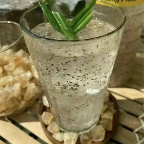 Hình ảnh Mủ trôm hạt chia - Ly 700ml 