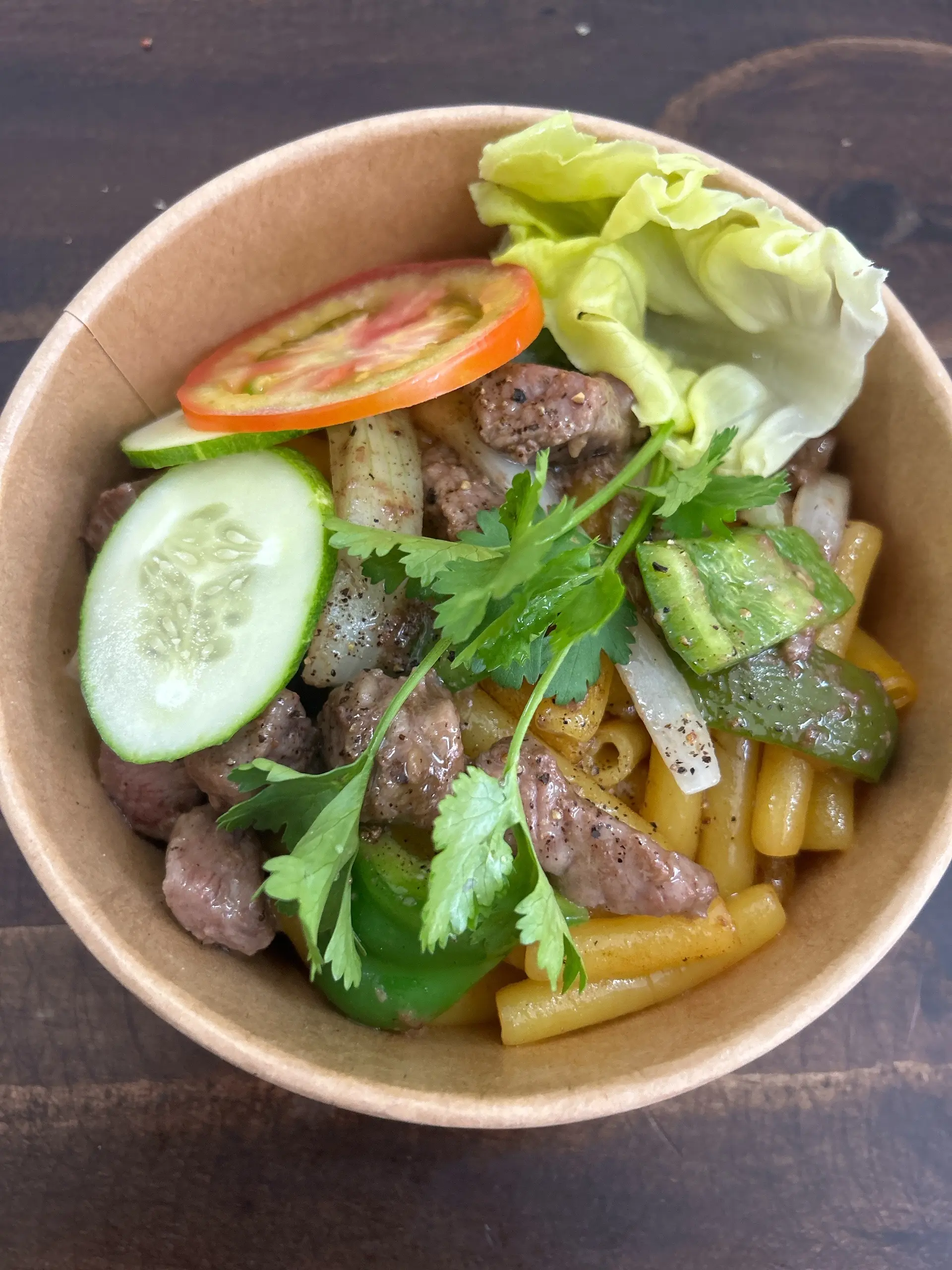Hình ảnh nui xào bò lúc lắc