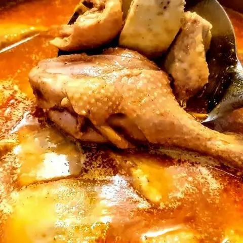 Hình ảnh Cari gà ta nguyên con