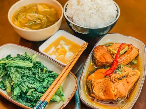 Hình ảnh Cơm Cá Ngừ Kho Thơm