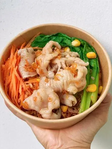 Hình ảnh Mì Trộn Chân Gà Rút Xương Sốt Thái