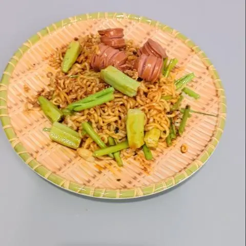 Hình ảnh Mì Trộn Siêu Cay Xúc Xích 