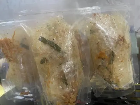Hình ảnh Bánh tráng khô gà lá chanh