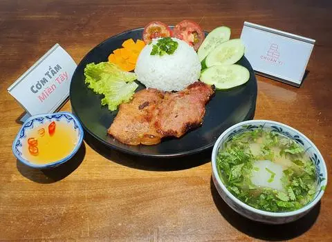 Hình ảnh Cơm Tấm Sườn Nướng Mật Ong