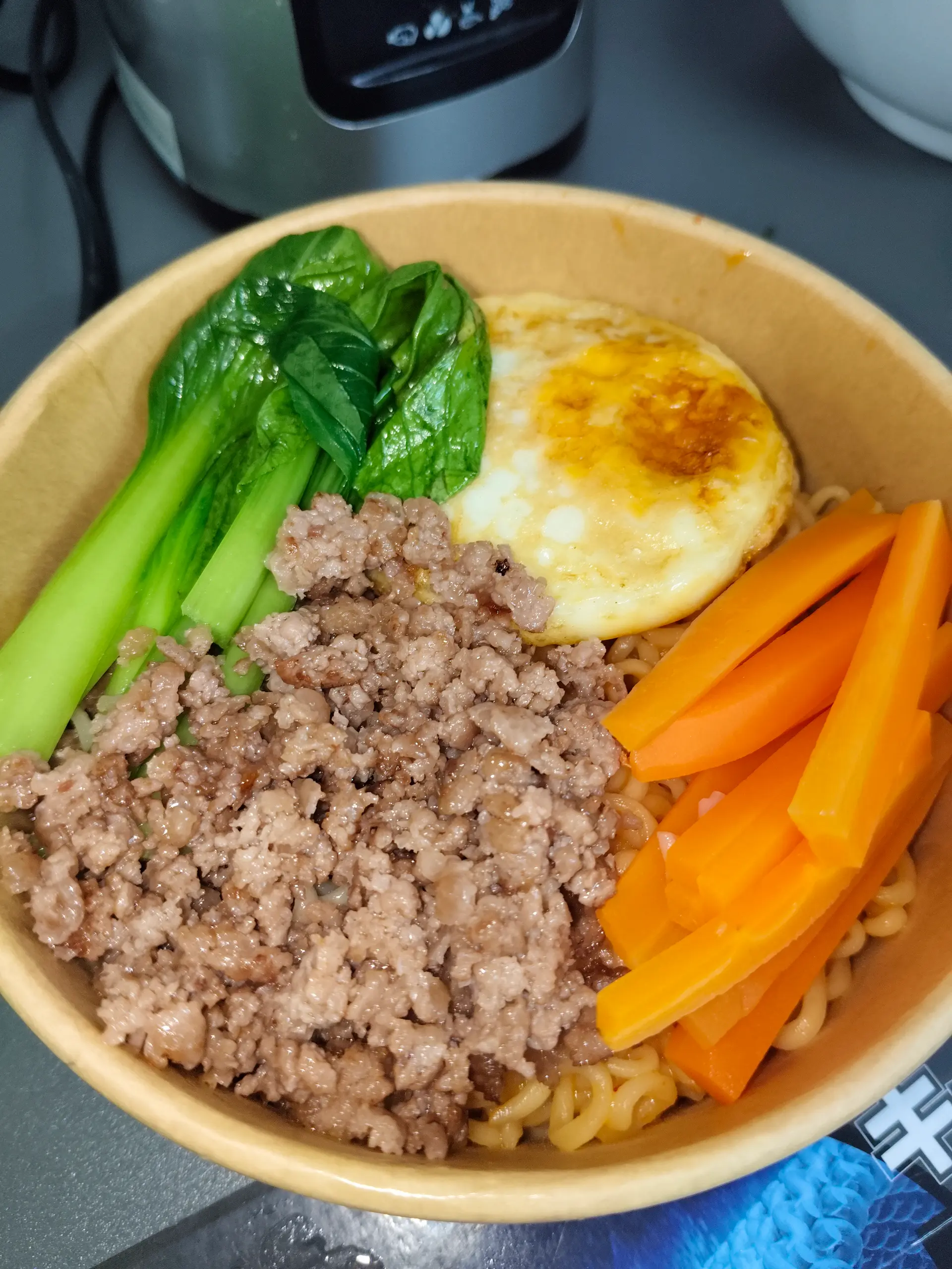 Hình ảnh Mì Trộn Bò Bằm + Trứng