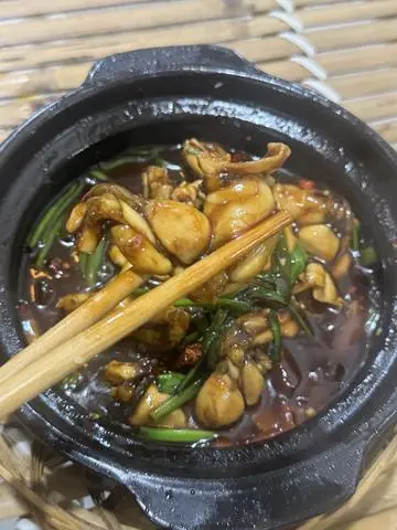 Hình ảnh ếch thêm 2 con